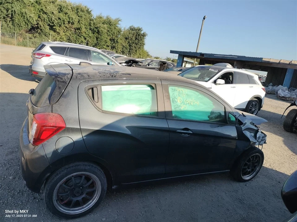 BLK LEFT FRONT DOOR TRIM PANEL 2021 CHEVROLET SPARK - Image 3 of 4