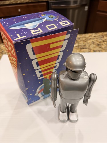 2000 The Day Earth Stood Still GORT 8" Tin Robot Rocket USA