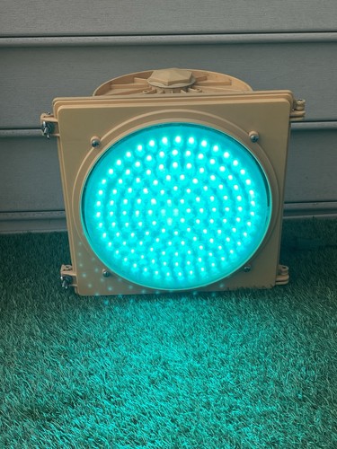 LEOTEK Green Single Traffic Light With Housing Working Plug In & Enjoy 13” x 13”