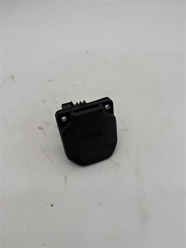 2025 GMC SIERRA EV DENALI OEM 120V POWER OUTLET 86597413