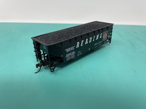 Atlas TM HO - 2 Bay Offset Hopper - No Packaging Or Trucks - Reading - Picture 2 of 4