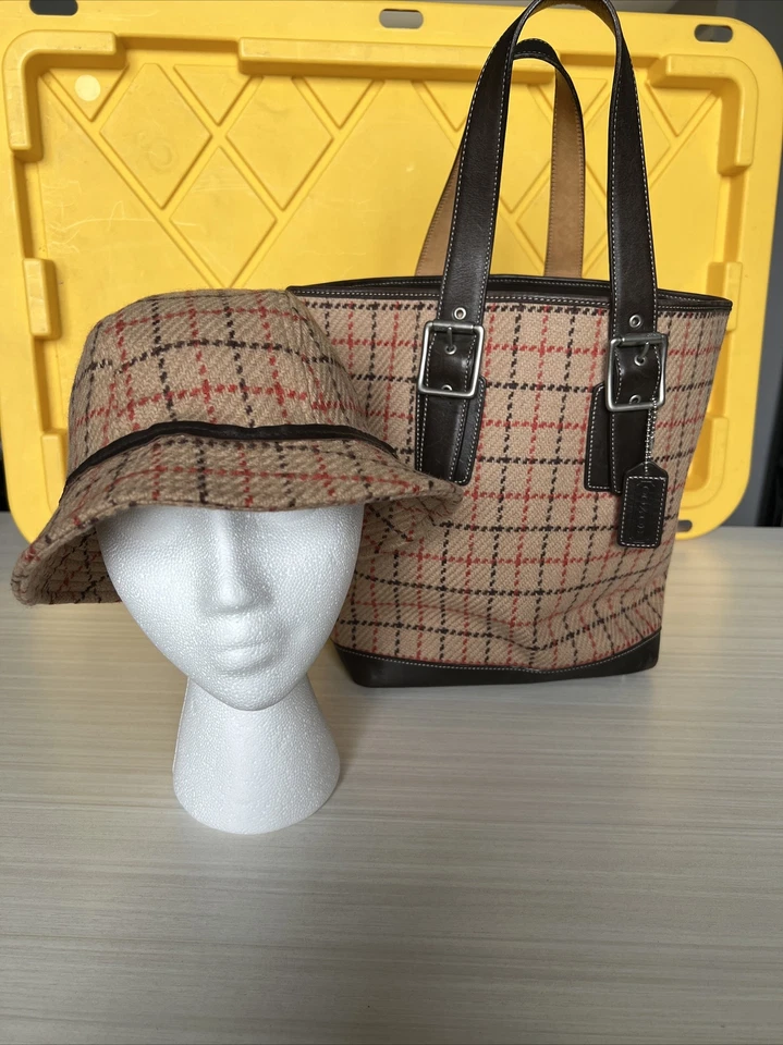 Sombrero y bolso de mano Coach 100 % lana para dama 9612. Patchwork multicolor tostado Foto 2 de 4