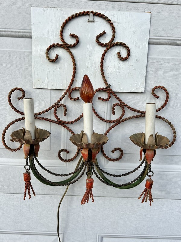 VINTAGE ITALIAN TOLE Wall Sconce-Corded Light Fixture Flowers Tassels 3 Sockets