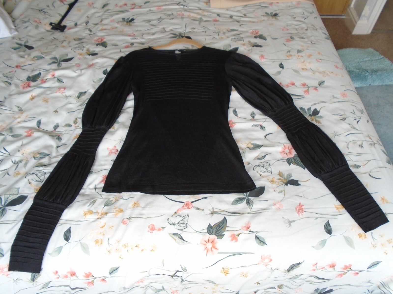 ALEXANDER MCQUEEN.LADIES SHEER TOP.BLACK.LONG PUFF SLEEVES.SIZE 34
