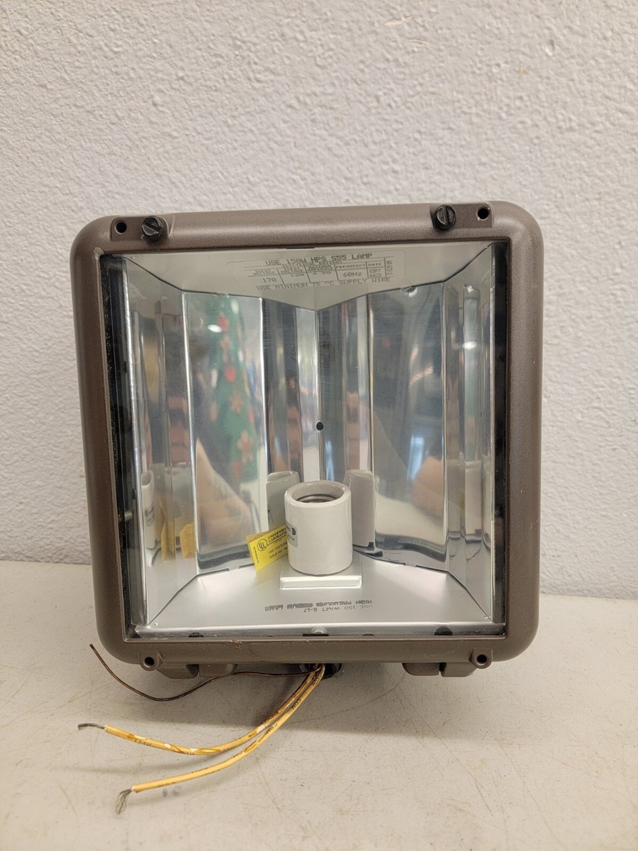 Underwriters Laboratories HID Fixtures Hard Wired Suitable Wet