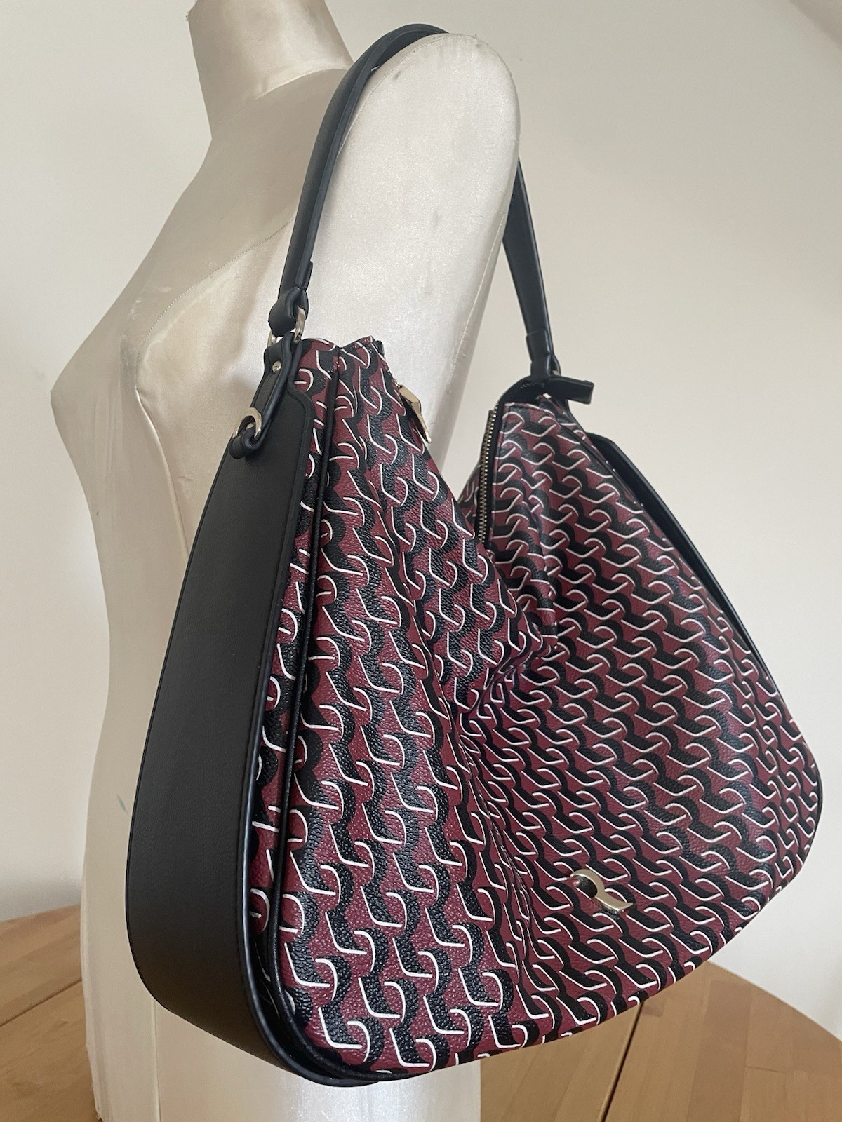 Bolso de Mano Roncato Motivo Geométrico Patrón Rojo Negro Blanco Imitación Cuero Y Vinilo