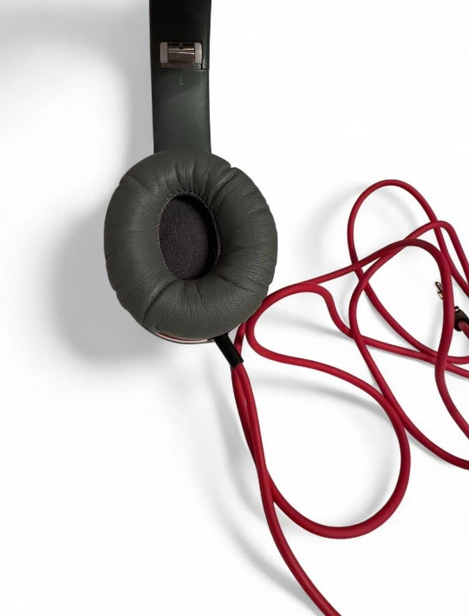 Beats by Dr. Dre Solo HD Headphones White & Red -Tested - Image 4 of 4
