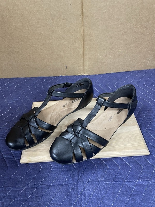 Clarks Women’s Closed Toe Slip On Sandals. Black Leather