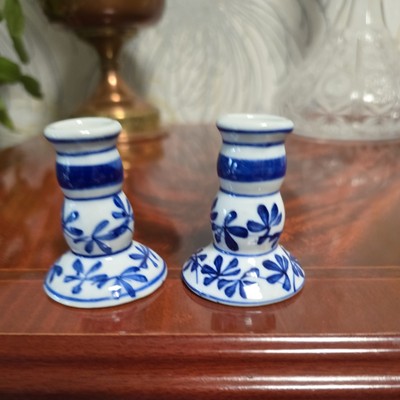 Paar alte antike kleine Miniatur Kerzenständer Vintage blau-weiß Porzellan