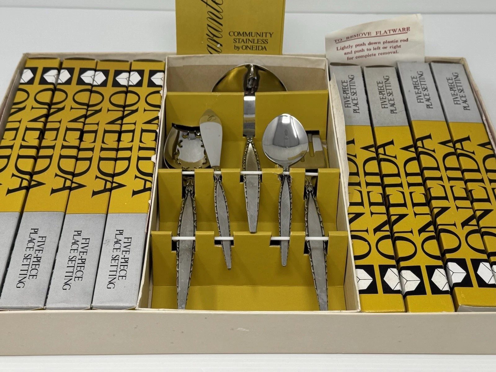 NOS Oneida Venetia Stainless Flatware Set 45 Pieces 8 Settings Serving Utensils