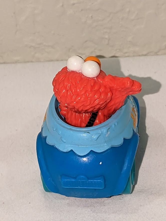 Hasbro Sesame Street Elmo Fish Bowl Car Come NRace 2012 2.5