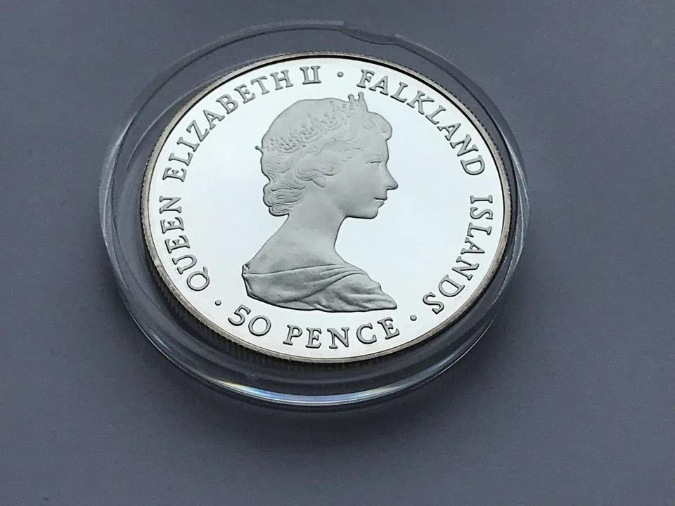 1980 FALKLAND ISLANDS SILVER PROOF QUEEN MOTHER FIFTY 50 PENCE COIN - Image 2 of 4