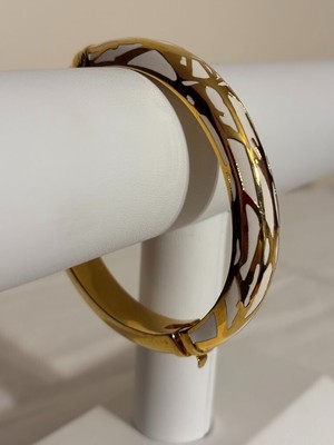 Beautiful White Color Bracelet in Gold Tone - for any occasion