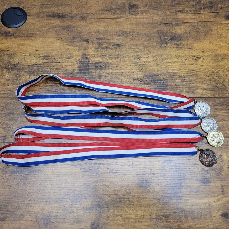 De Colección Medalla de Metal Medallón en Cinta Premio Oro Plata Bronce Lote de 4 Foto 4 de 4