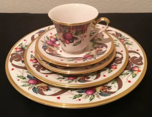 Lenox Holiday Tartan 1 - 5 pieces setting (8 Set Available)