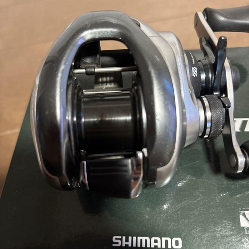 Carrete de fundición Shimano 13 Metanium mango derecho 6.2:1 engranaje cebo con CAJA - Imagen 7 de 9