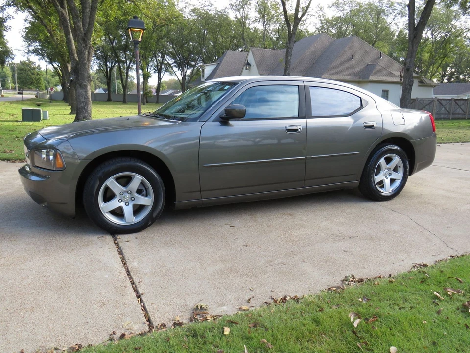 2010 Dodge Charger SE - Image 3 of 4
