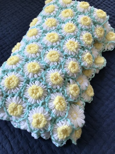 Handmade Vintage Crochet Daisy Chain Granny Baby Blanket Throw Wall Decor 37x40"