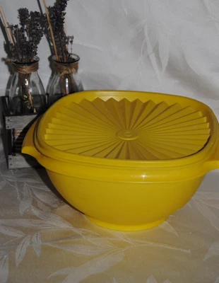 🌟TUPPERWARE Saladier Solaire Boite Soleil 1,3 L Couvercle Jaune 21 x 21 cm TBE - Photo 1/4