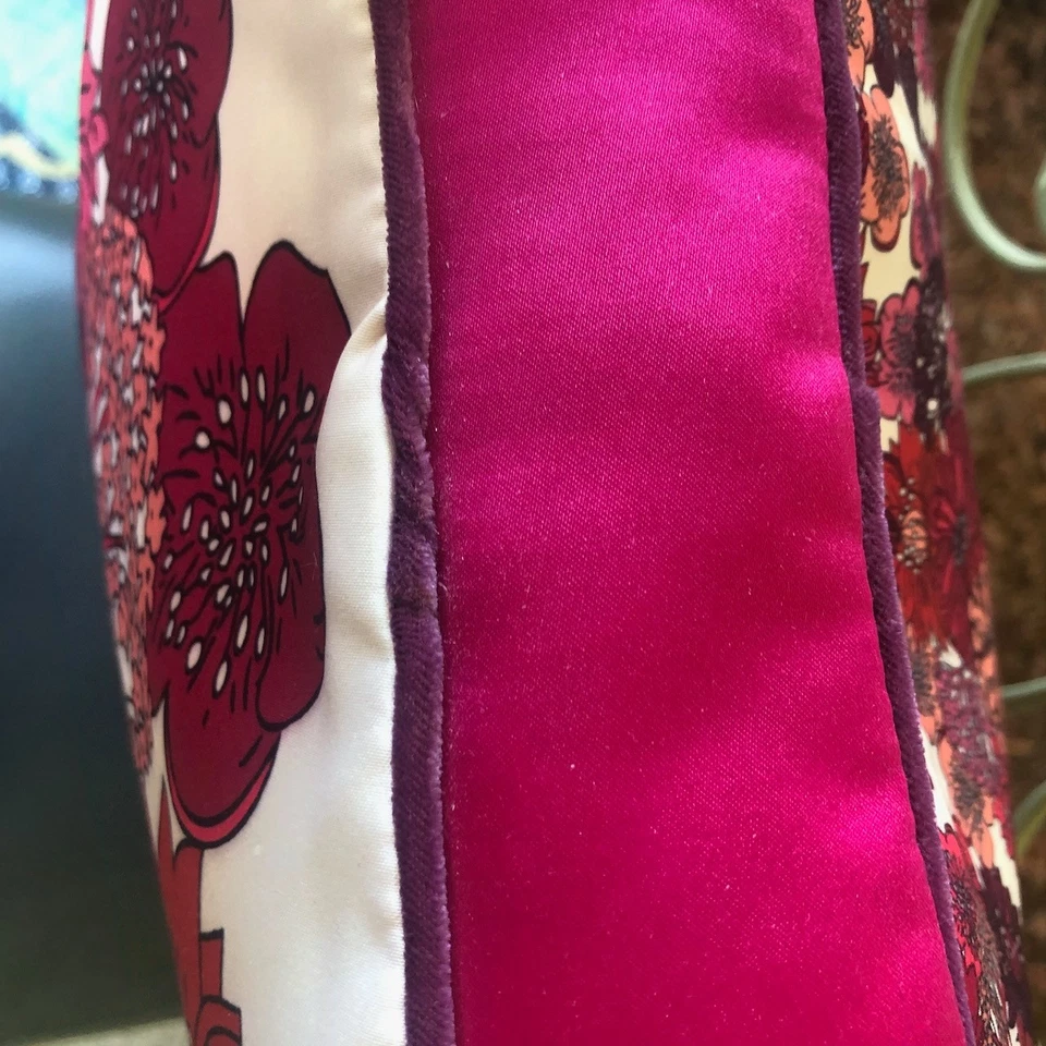 Almohada Liberty of London para Target Toss estampado floral fushia RARA Foto 4 de 4