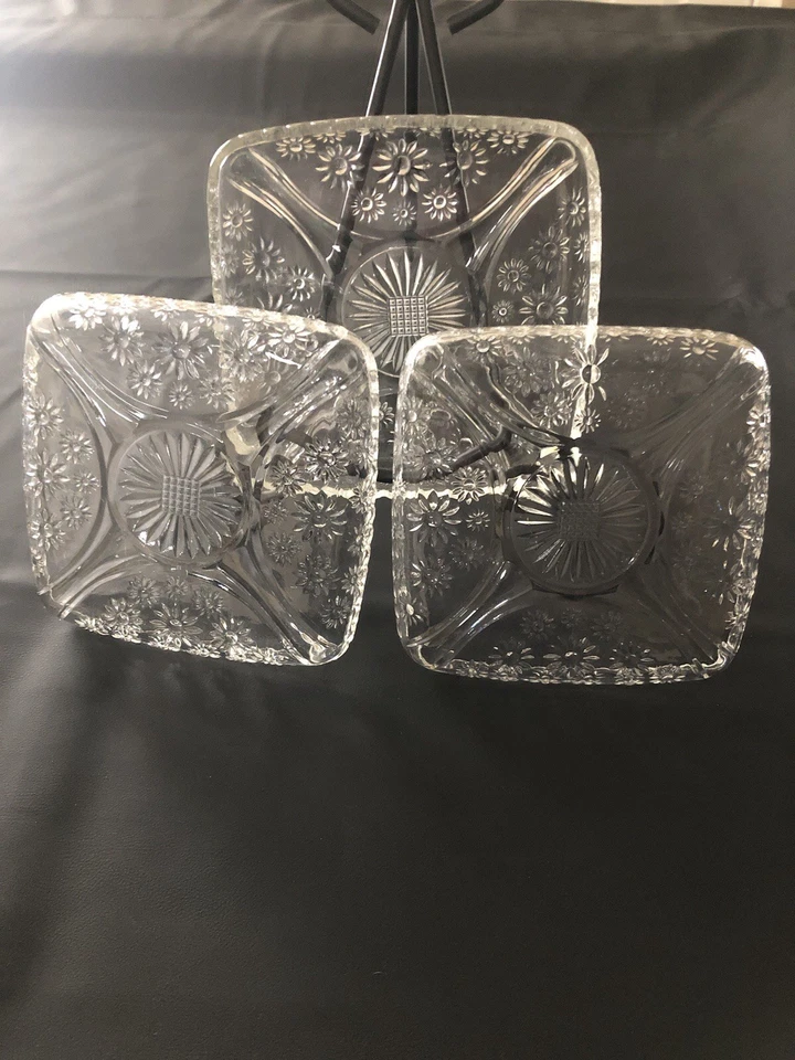 3 Crystal Square Plates With Daisy Design - Image 2 of 3