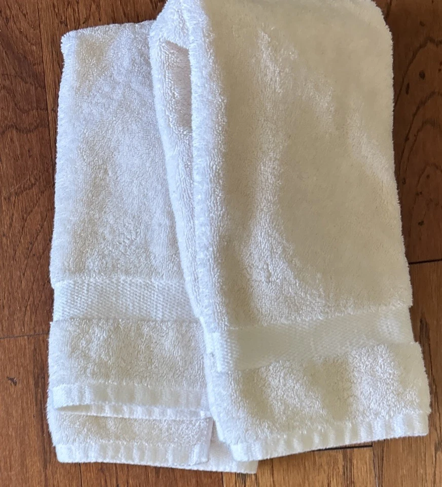 Set of 2 Sferra Fine Linens Bello 100% Cotton 20" X 30" Hand Towels Cream EUC - Image 3 of 4
