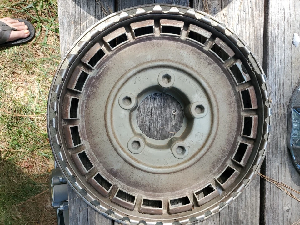 Tapacubos delanteros Ford F150 Bronco 1979-1996 OEM 4X4 P/N E7TA-1130-HA Foto 2 de 2