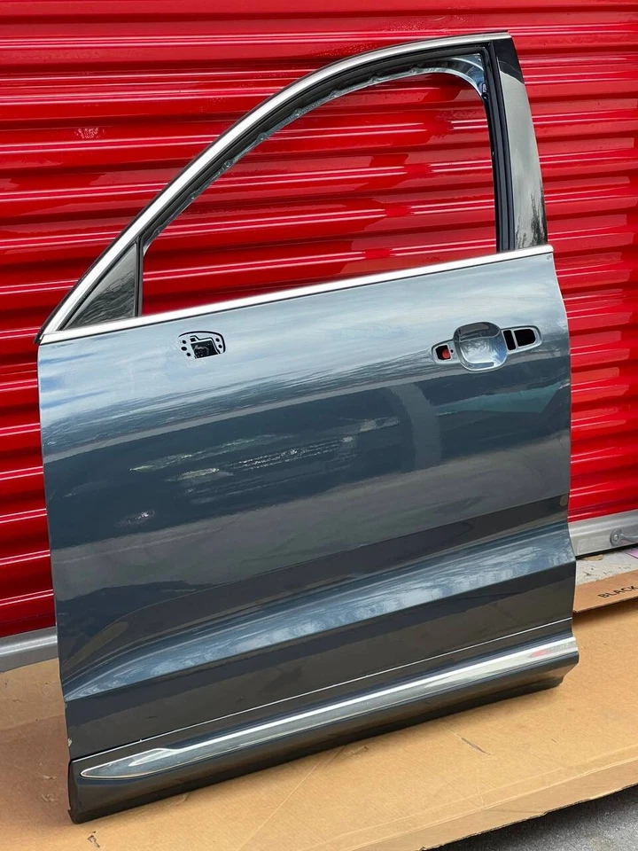 Puerta delantera izquierda del lado del conductor Volvo XC60 OEM Foto 2 de 4