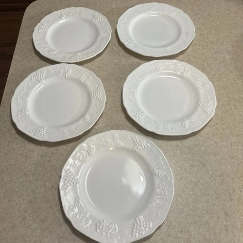 Set of 5 VTG Indiana Colony Harvest Grapes Milk Glass 9 3/4'' Dinner Plates