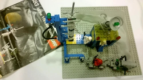 Lego 483 Classic Space Set  Alpha-1 Rocket Base  Complete + Manual
