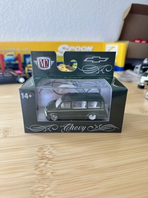 M2 Machines 1995 Chevy Astro Van Wmnt22 Green With Pinstripes 1:64