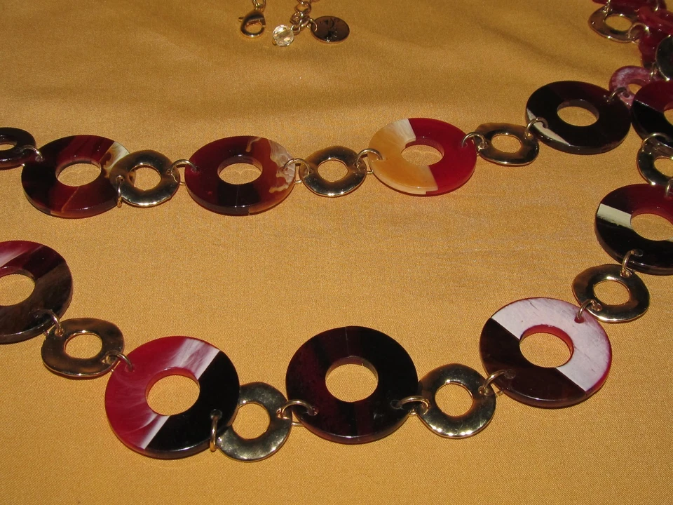 Ancienne ceinture femme vintage années 70 plastique et métal doré seventies N°2 - Photo 2/4