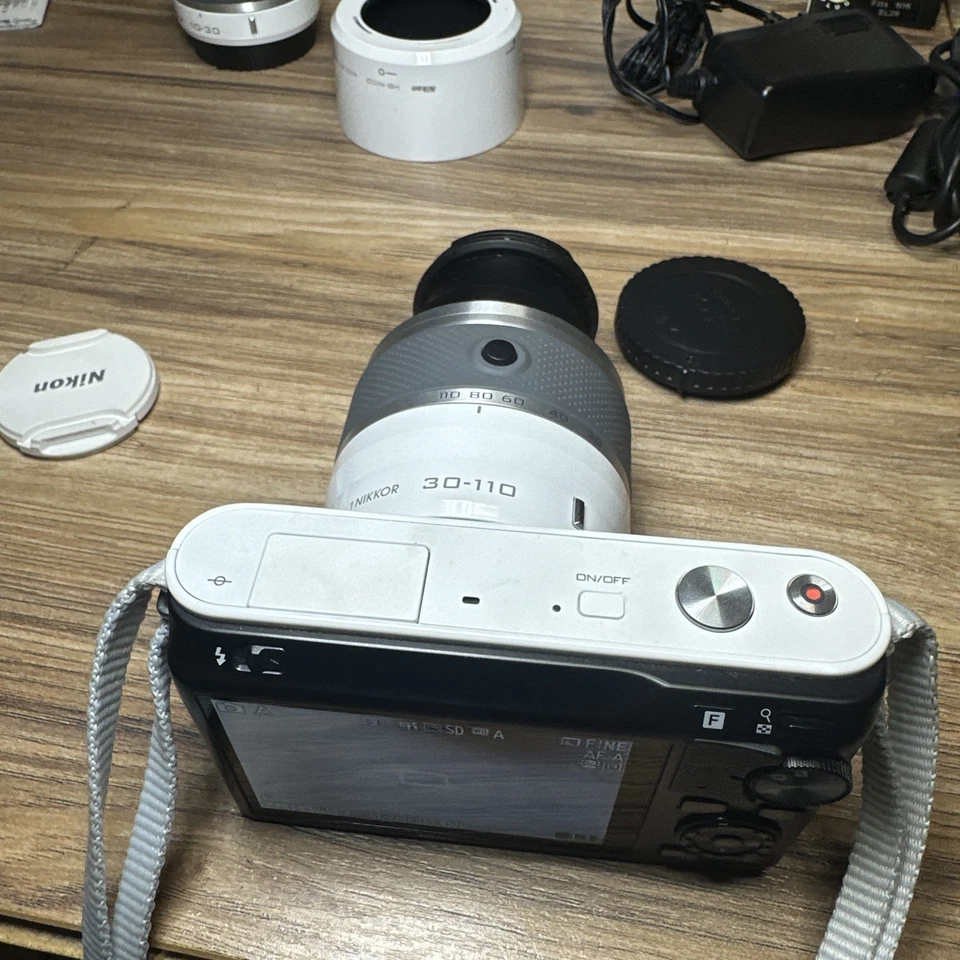 Kit Completo Nikon 1 J1 - Como Nuevo, Lentes 10-30 30-110mm, SD, Bolsa, Caja Original Foto 4 de 4