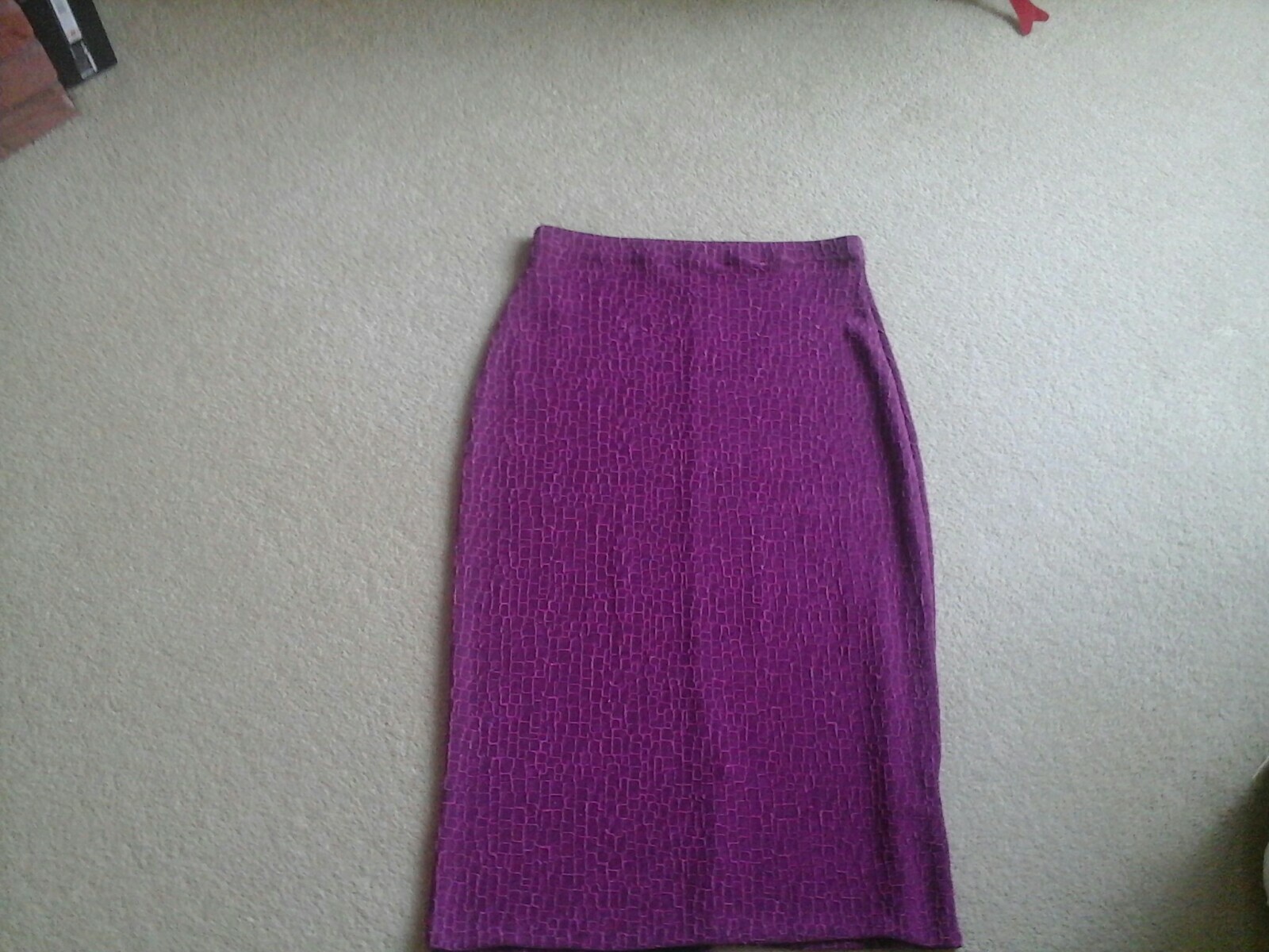 Ladies skirt, size 14 elastic waist, Straight, Easy to wear, Fushia