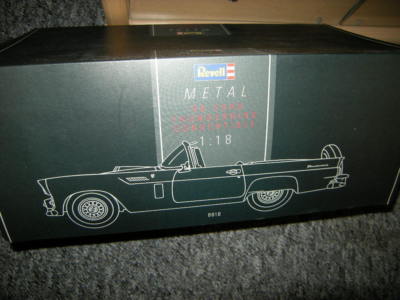 1:18 Revell Ford Thunderbird  1956 schwarz auf Holzplatte in OVP -SELTEN/RARE-