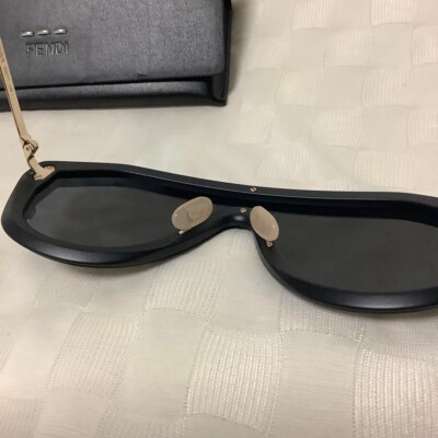 ♡サチ♡FENDIサングラス ブラック FENDI FENDIGRAPHY HOBO Logo 40097 Black Gold Fashion Chunky