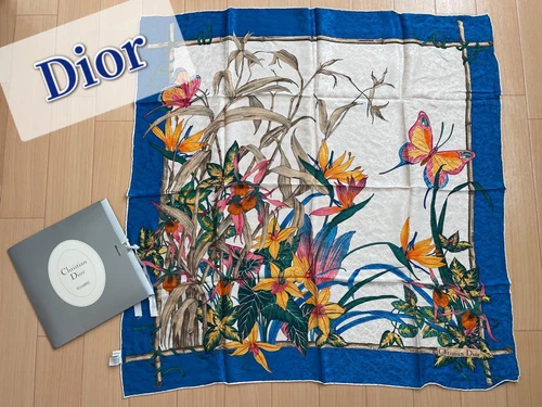 Christian Dior écharpe vintage en soie à fleurs bleu blanc 35,4 pouces x 35,4 pouces