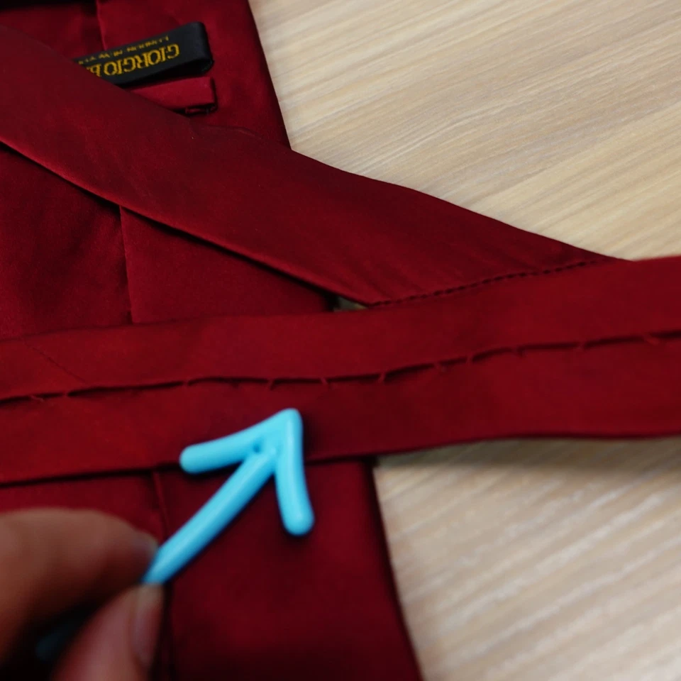 Gravata de pescoço borgonha lisa masculina cetim vermelho seda maciça noivo GIORGIO BISSONI - Imagem 4 de 4