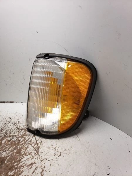Luz de giro de lámpara de estacionamiento/esquina del conductor para camioneta Ford E150 92-00 1067546 Foto 2 de 4