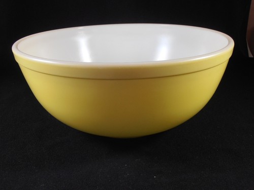 Vintage Pyrex Large Primary Yellow Mixing Nesting Bowl 4 Quart #404 Retro Kitsch