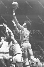DC87 Artis Gilmore Chicago Bulls Tries to Score 8x10 11x14 16x20 Photo