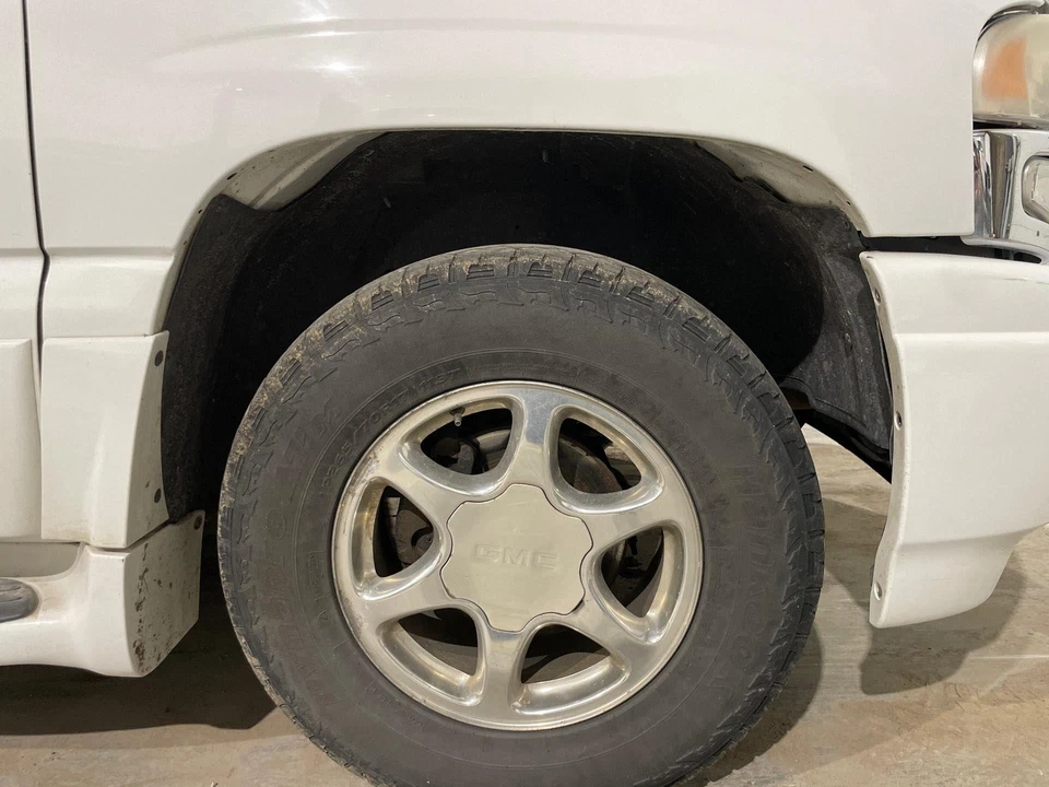 2000 - 2006 GMC Yukon XL1500 Passenger RH Right Summit White-50U Fender - Image 4 of 4