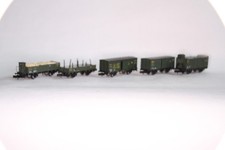 5 grüne Güterwaggons Spur N