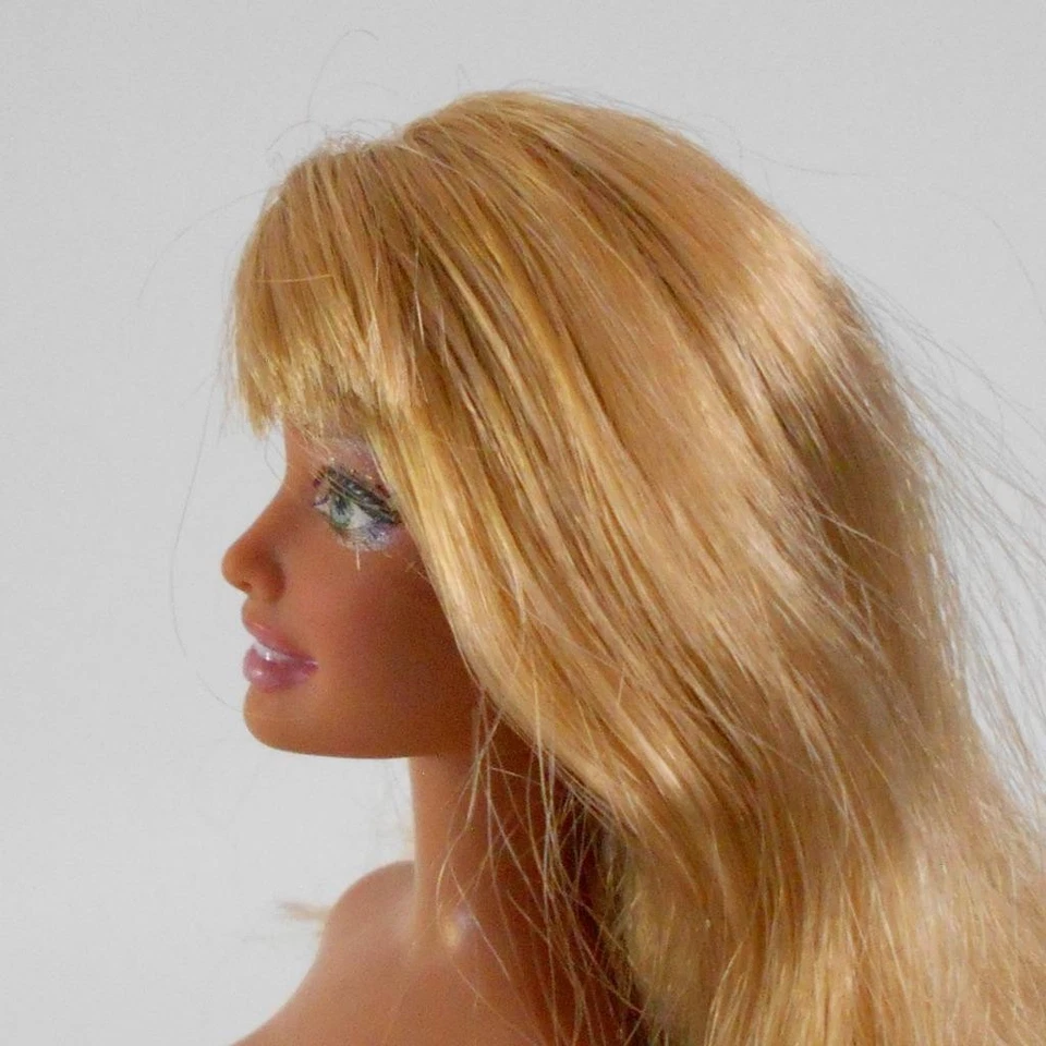 Moda Fever Barbie cabello rubio con flequillo brillo maquillaje años 2000 Foto 4 de 4