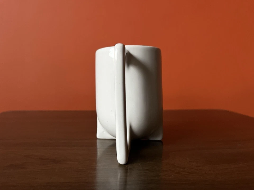 Кружка в стиле Баухаус • модернистский дизайн • белая • б/у в отличном состоянии - Изображение 2 из 4