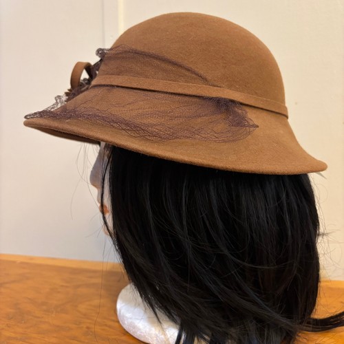 Vintage betmar NY United Hatters Cap & Millinery Brown 100 % Wool Flowers Hat - Picture 6 of 16