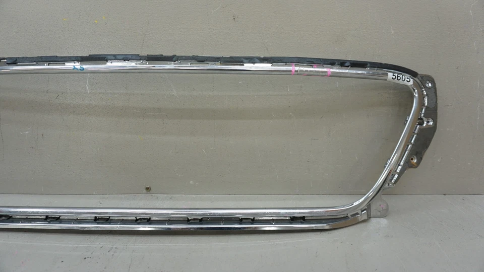 2019-2021 BENTLEY CONTINENTAL GT TAMPA DE PARA-CHOQUE TRASEIRO ACABAMENTO DE MOLDURA FABRICANTE DE EQUIPAMENTO ORIGINAL 3SD807977 - Imagem 4 de 4