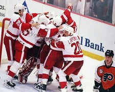 1996 - 97 Stanley Cup Champions Detroit Red Wings Celebration 8 X 10 Pic Photo 