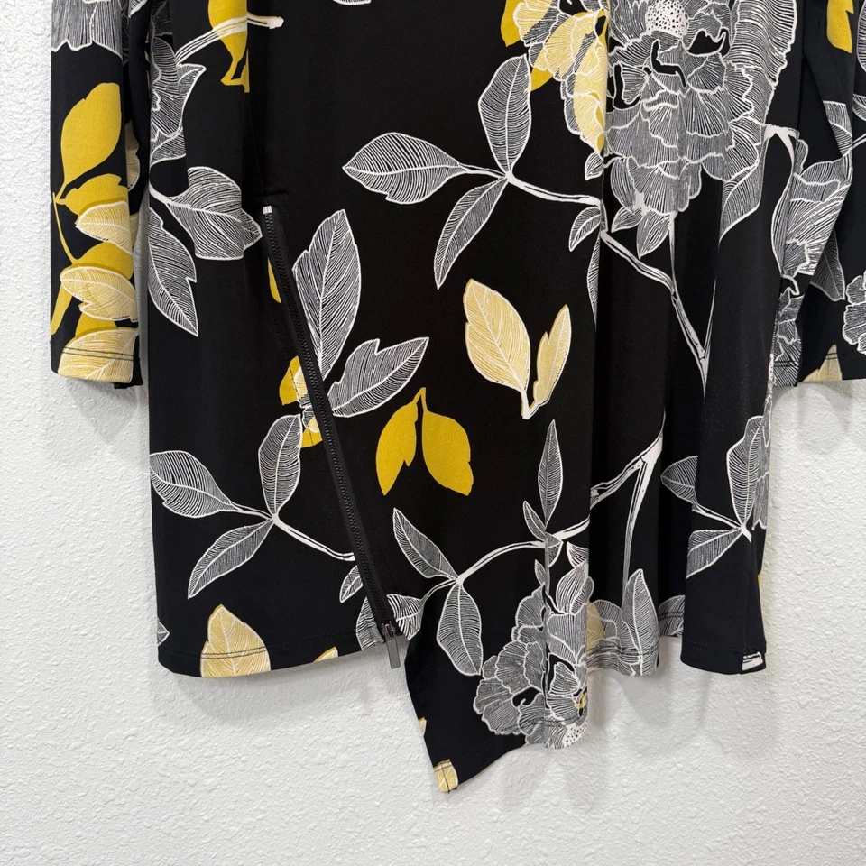 Top túnica Alfani para mujer negro estampado floral con cremallera Foto 2 de 4