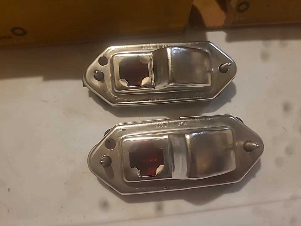 NOS VINTAGE ORIGINAL GM OLDSMOBILE CUTLASS 442 REAR MARKER LIGHT 68 69 W/HOUSING - Image 3 of 4